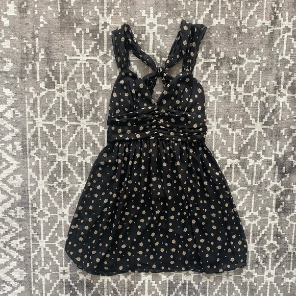 NWT Black Floral Fit And Flare V-neck X Back Lined Black A-Line Sleeveless Dress - Picture 1 of 16